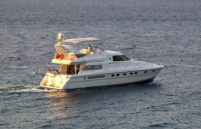 new down motor yacht